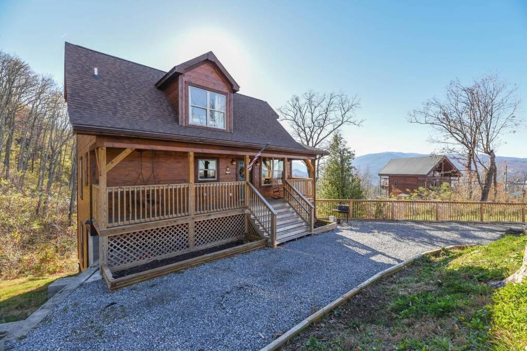 Walnut Ridge Cabin. Sleeps 7-11! Hot Tub, Pool Table, Minutes To Downtown Gatlinburg! Экстерьер фото