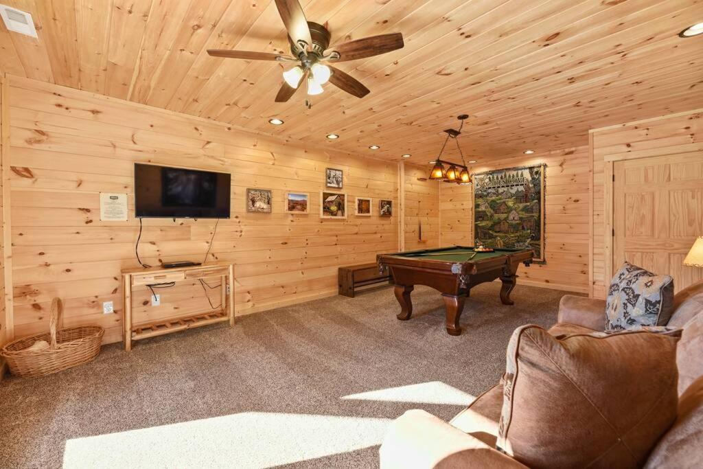 Walnut Ridge Cabin. Sleeps 7-11! Hot Tub, Pool Table, Minutes To Downtown Gatlinburg! Экстерьер фото