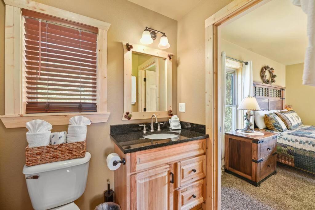 Walnut Ridge Cabin. Sleeps 7-11! Hot Tub, Pool Table, Minutes To Downtown Gatlinburg! Экстерьер фото
