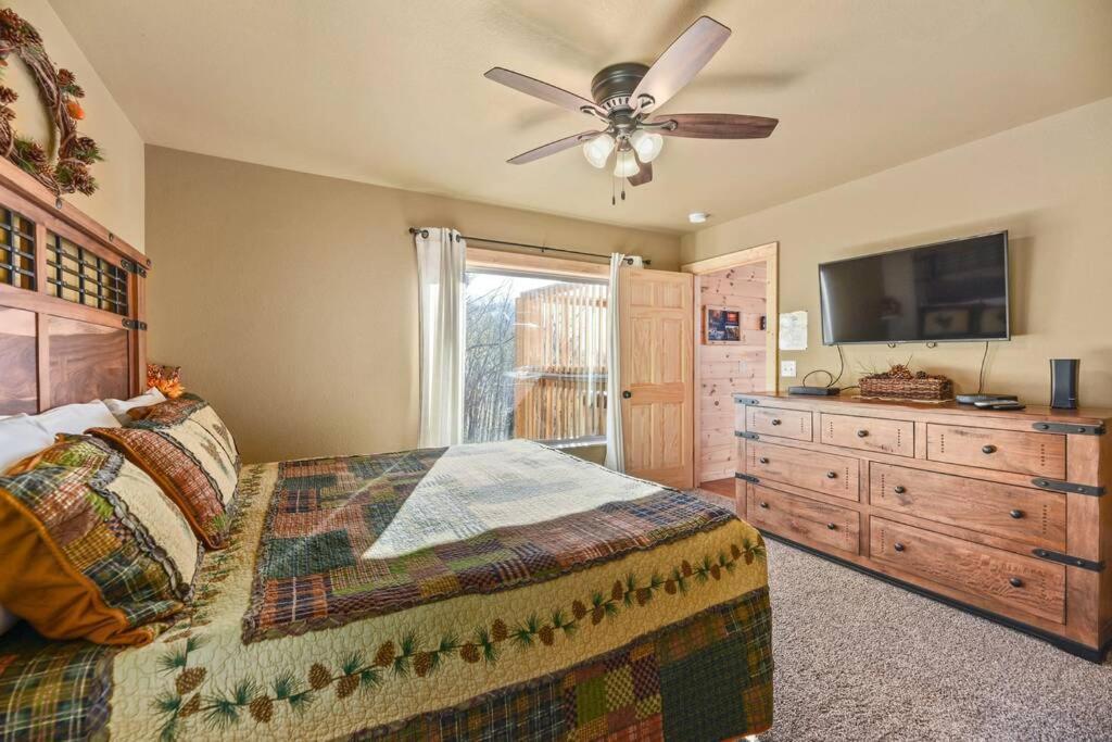 Walnut Ridge Cabin. Sleeps 7-11! Hot Tub, Pool Table, Minutes To Downtown Gatlinburg! Экстерьер фото