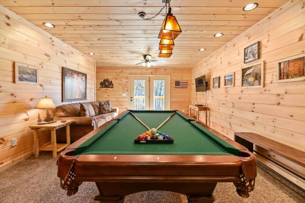Walnut Ridge Cabin. Sleeps 7-11! Hot Tub, Pool Table, Minutes To Downtown Gatlinburg! Экстерьер фото