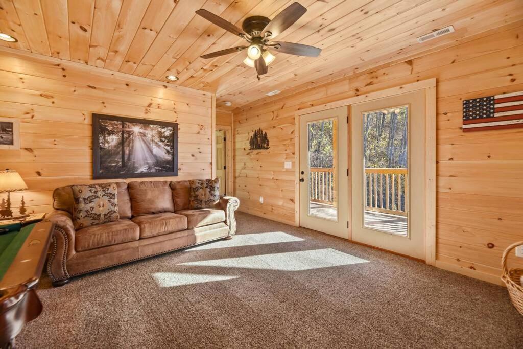 Walnut Ridge Cabin. Sleeps 7-11! Hot Tub, Pool Table, Minutes To Downtown Gatlinburg! Экстерьер фото