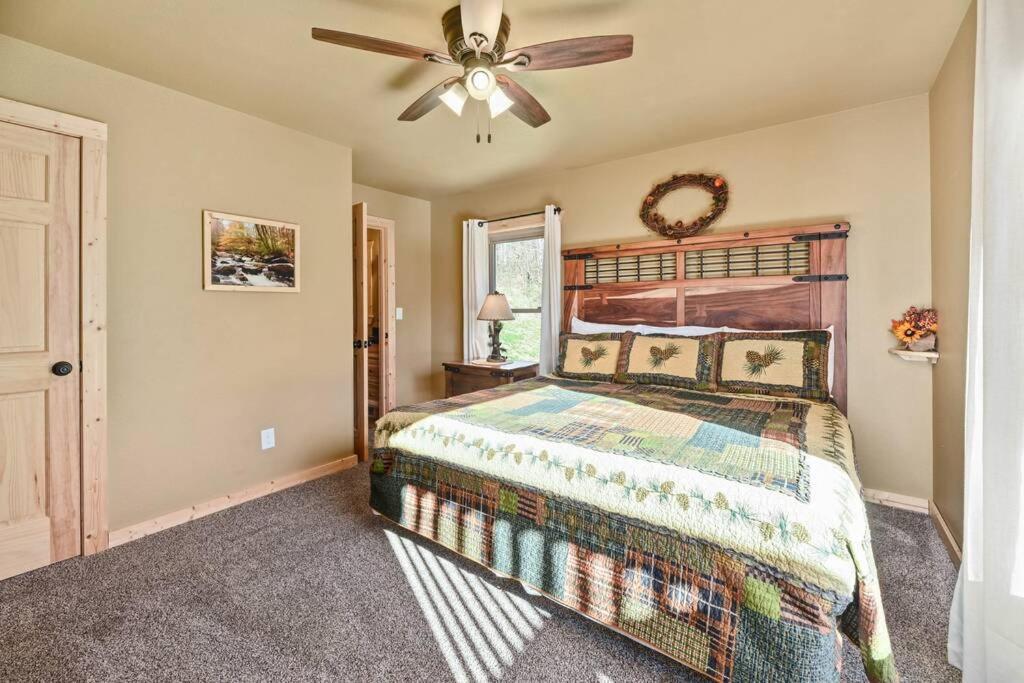 Walnut Ridge Cabin. Sleeps 7-11! Hot Tub, Pool Table, Minutes To Downtown Gatlinburg! Экстерьер фото