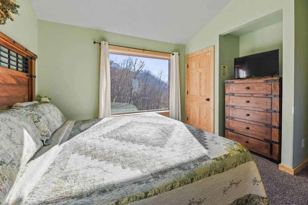 Walnut Ridge Cabin. Sleeps 7-11! Hot Tub, Pool Table, Minutes To Downtown Gatlinburg! Экстерьер фото